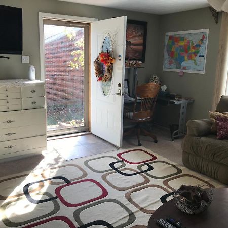 Lakeshore Retreat Bed and Breakfast Richmond Esterno foto
