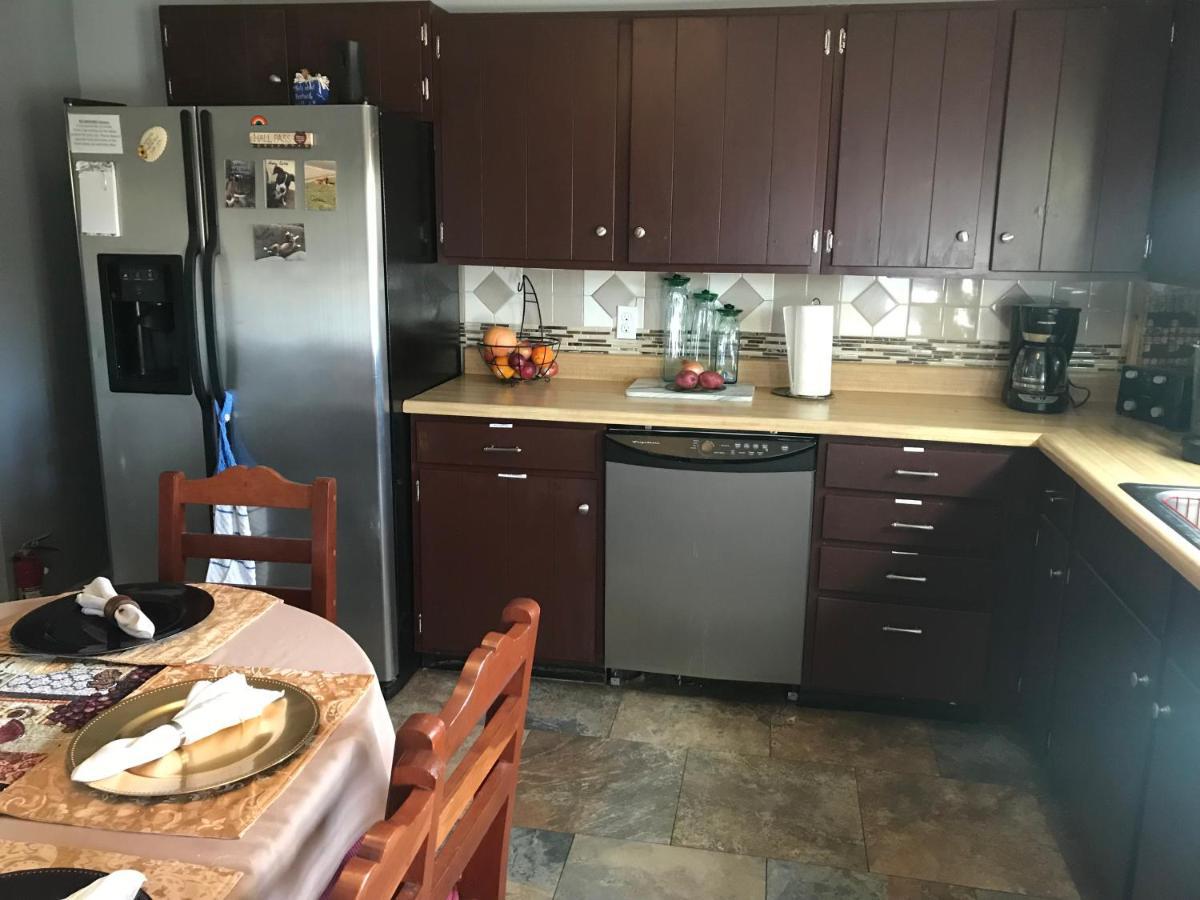 Lakeshore Retreat Bed and Breakfast Richmond Esterno foto